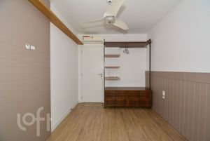 Image 21 - 851800