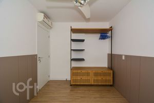 Image 16 - 851800