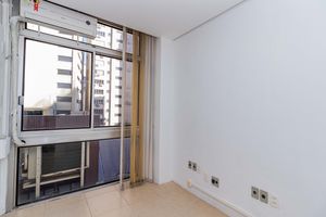 Image 17 - 851876