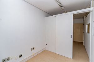 Image 19 - 851876