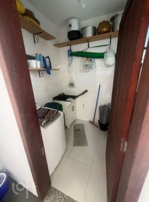 Image 1 - 851882