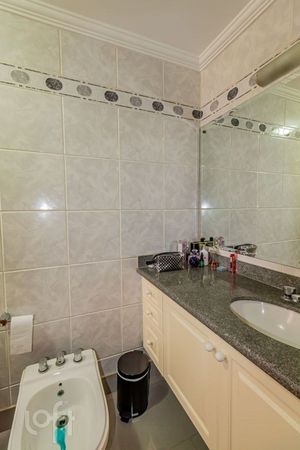 Image 21 - 852055