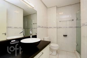 Image 19 - 852057