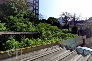 Image 4 - 852057