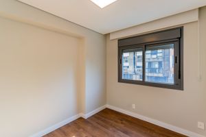 Image 9 - 852058