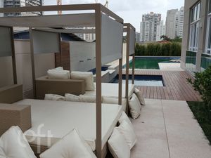 Image 8 - 852105