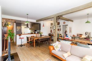 Image 3 - 852122