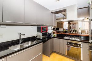 Image 29 - 852122