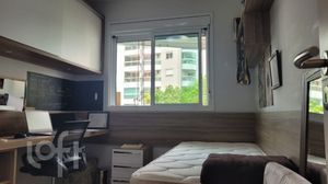 Image 18 - 852133