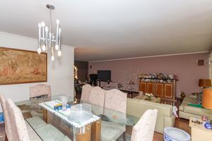 Image 10 - 852145
