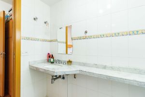 Image 18 - 852148