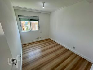 Image 21 - 852152