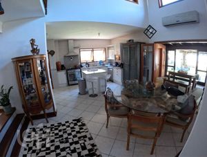 Image 8 - 852160