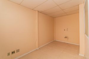 Image 10 - 852186