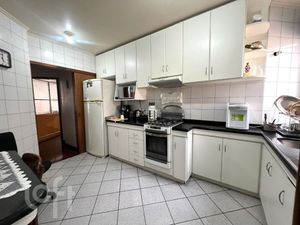 Image 12 - 852226