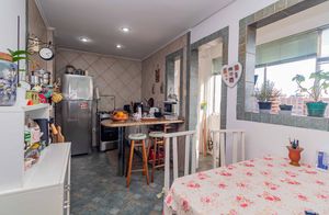 Image 8 - 852280