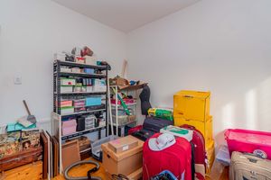 Image 21 - 852280