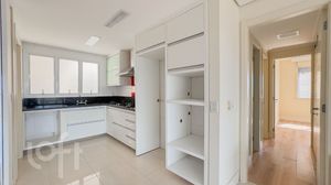 Image 14 - 852286
