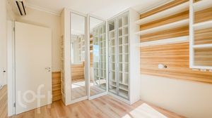 Image 19 - 852286