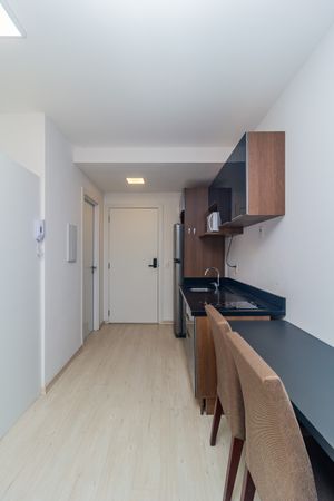 Image 7 - 852295