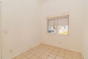 Image 8 - 852300