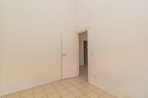 Image 9 - 852300