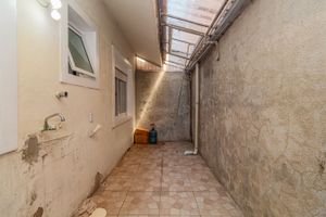 Image 18 - 852300