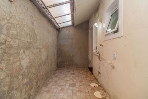 Image 19 - 852300