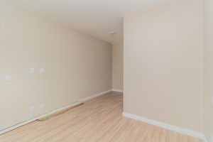 Image 9 - 852303