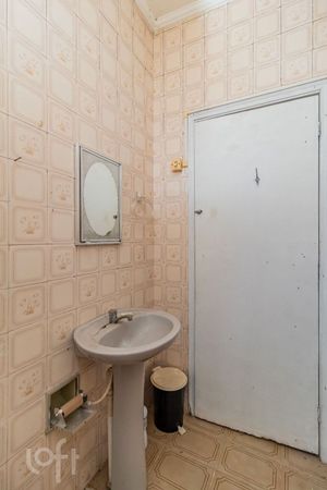 Image 33 - 852312