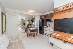 Image 3 - 852328