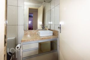 Image 9 - 852341