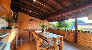 Image 4 - 852373