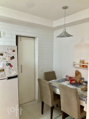 Image 6 - 852381