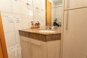 Image 19 - 852383