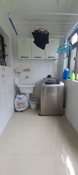 Image 6 - 852394