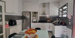 Image 3 - 852394