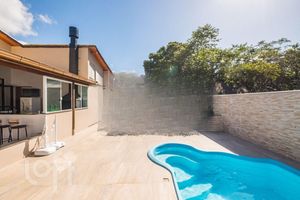 Image 19 - 852397