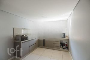 Image 11 - 852397