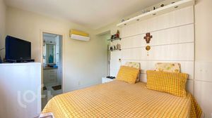 Image 19 - 852407