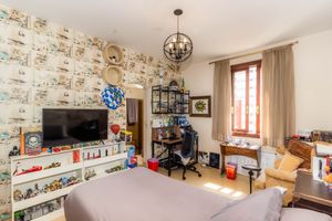 Image 21 - 852511