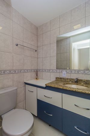 Image 9 - 852539