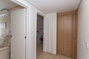 Image 27 - 852545