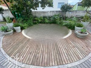 Image 5 - 852570