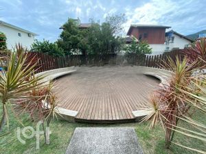 Image 6 - 852570