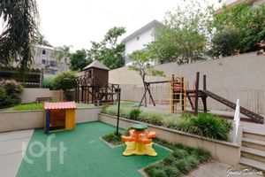 Image 37 - 852580