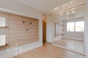Image 10 - 852580