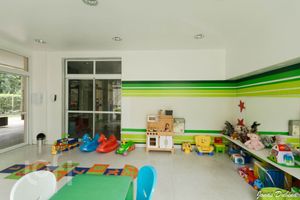 Image 20 - 852580