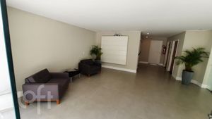 Image 11 - 852596