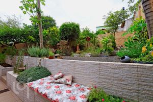 Image 4 - 852610